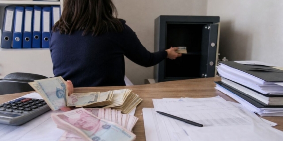Bafra’da Muhasebe Çalışanı Sigorta Primi Toplama İddiasıyla Tutuklandı